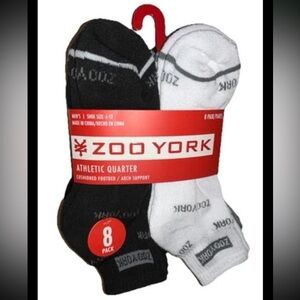 Zoo York Quarter Socks 8 Pair Men 6-12 Black White Gray w ZY Mixed Logos Skate
